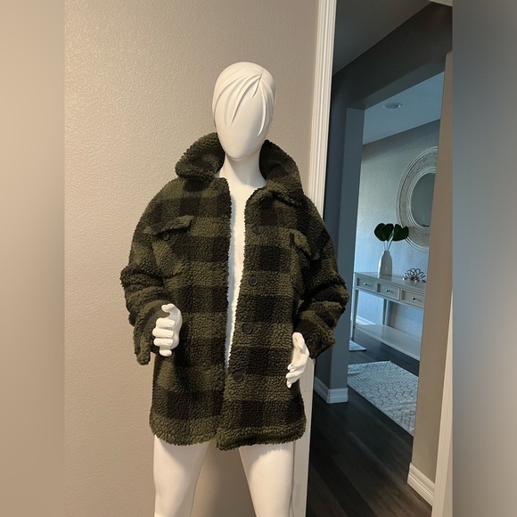 Lucky Brand Jackets & Blazers - Lucky Brand Faux Sherpa Plaid Coat. Size XS